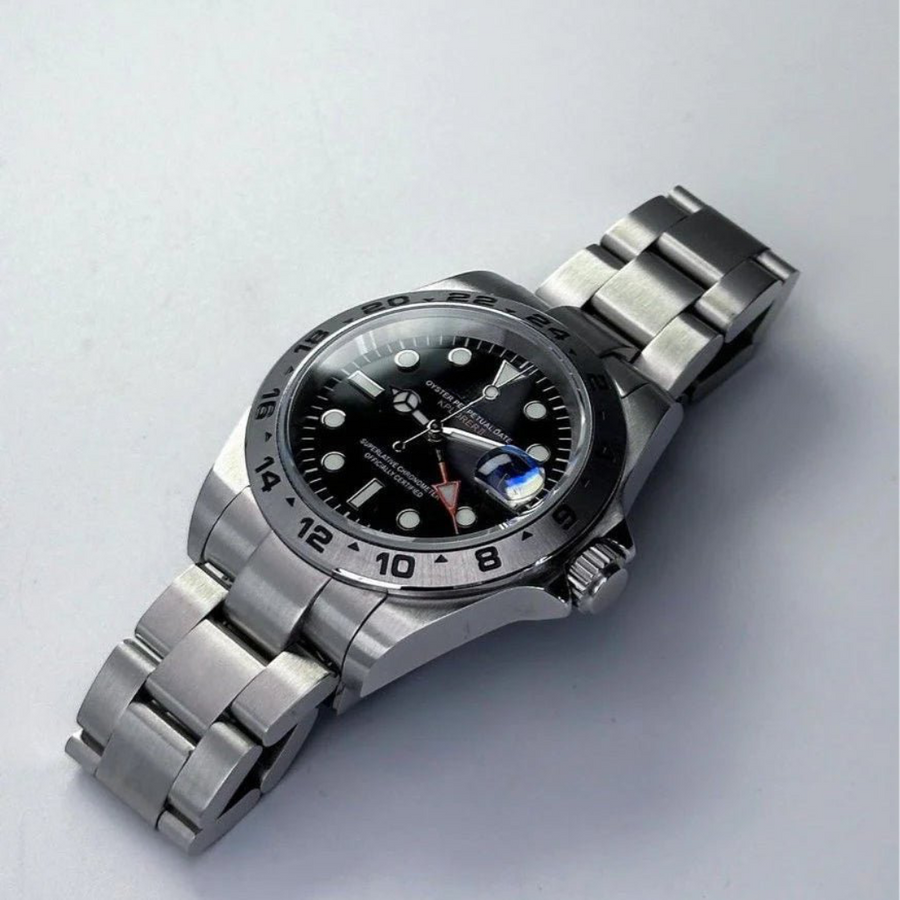 EXPLORER | BLACK